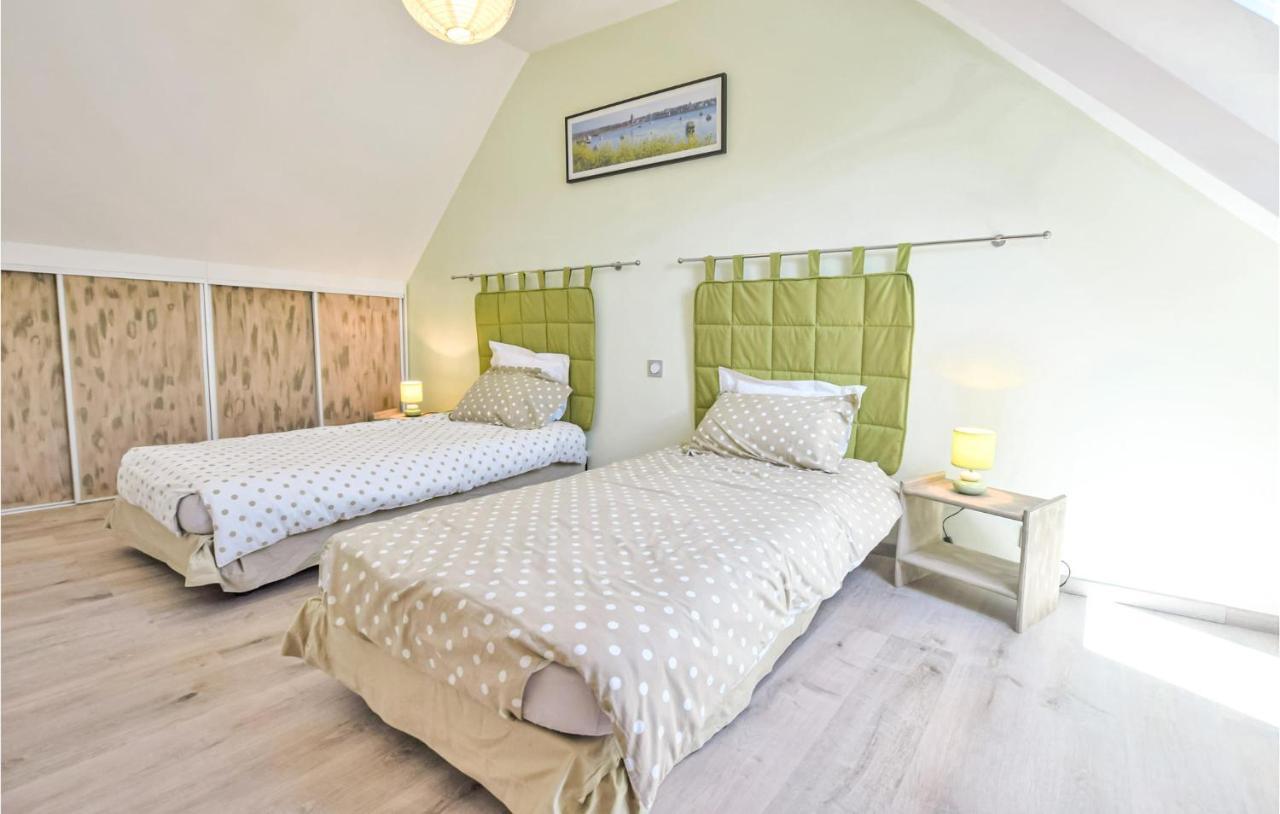 Beautiful home in Créances with WiFi&3 Bedrooms Extérieur photo